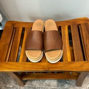 Aquatalia platform slides-11M